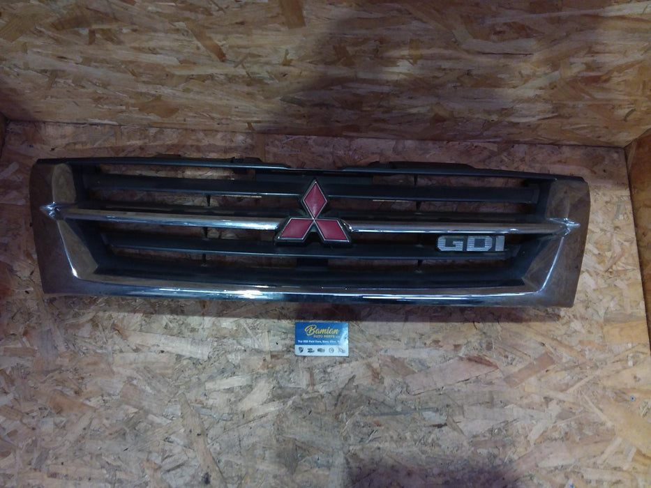 Mitsubishi, Pajero, Grille